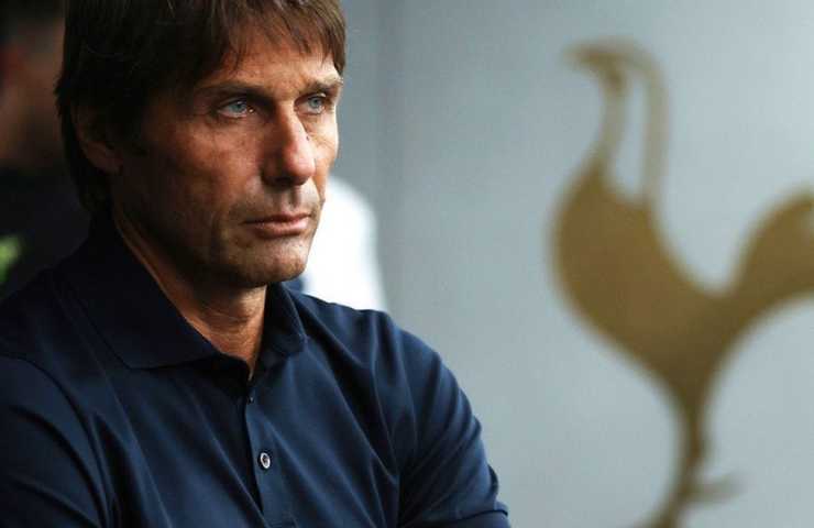 Antonio Conte sulla panchina del Tottenham