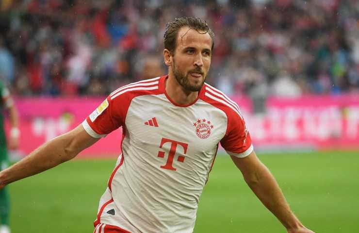 Harry Kane esulta con il Bayern Monaco