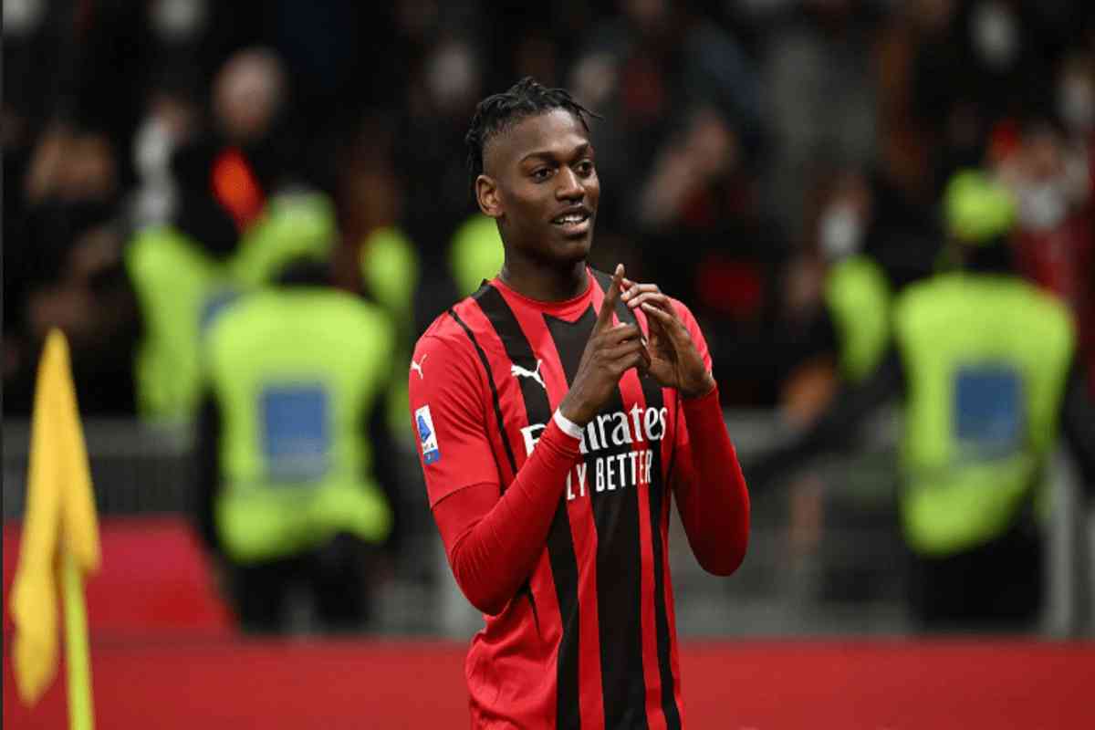 Leao con la maglia del Milan