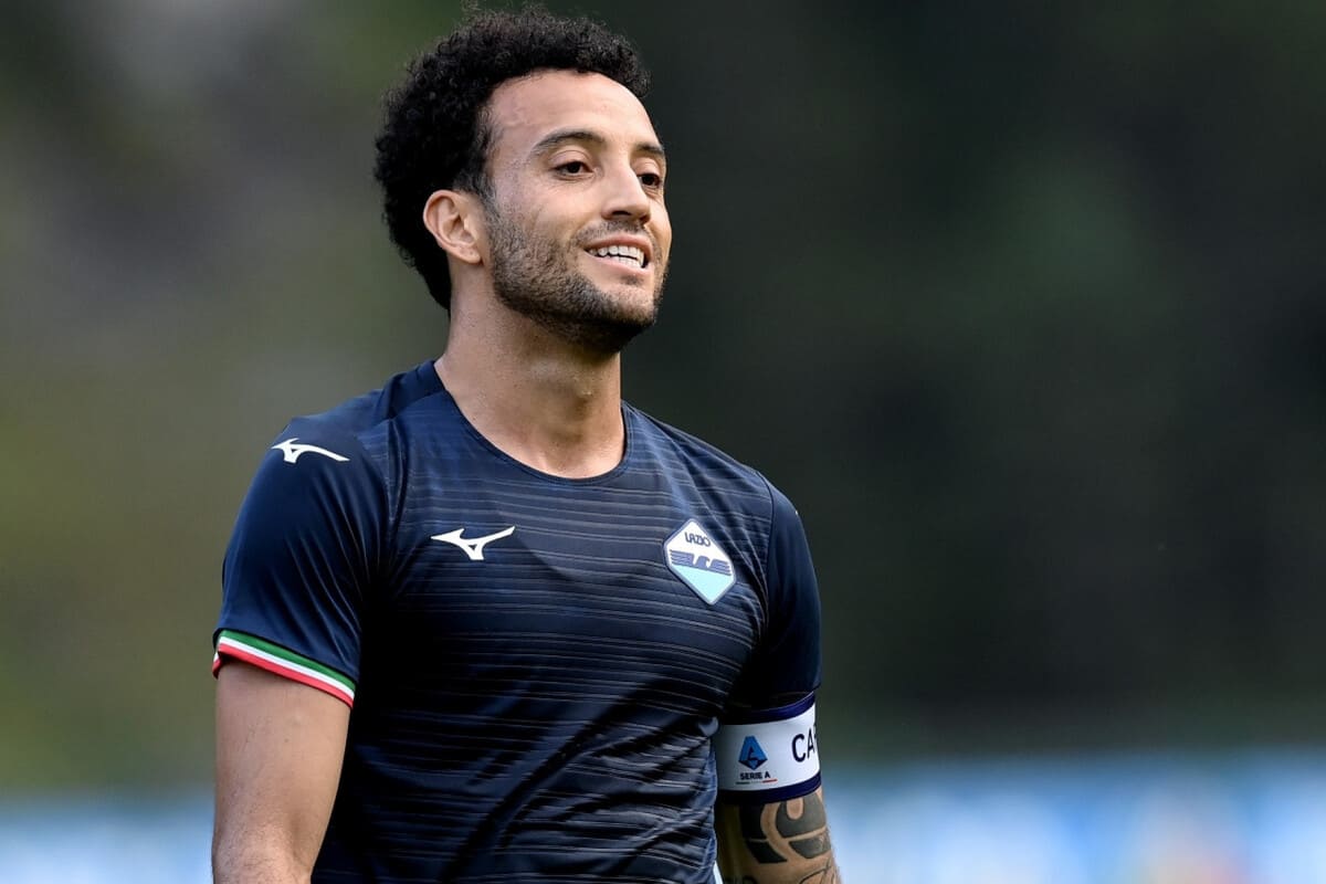 Felipe Anderson con la fascia di capitano della Lazio