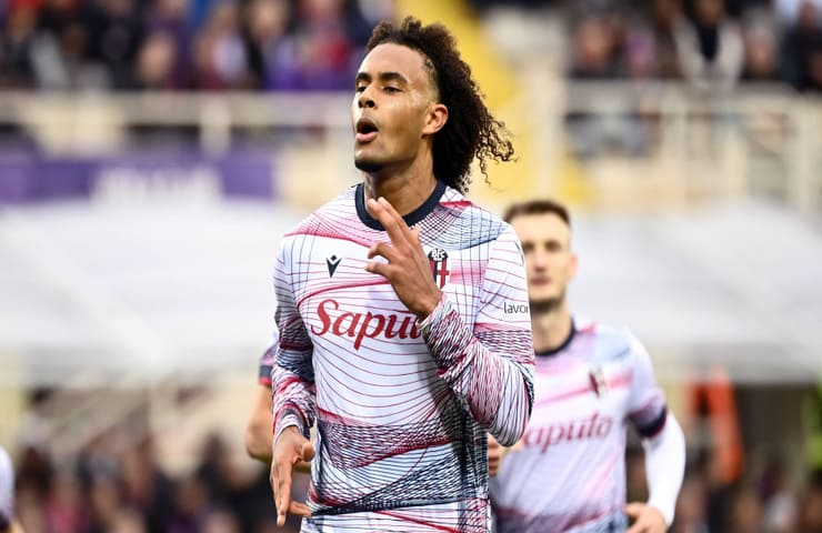 Zirkzee con la maglia del Bologna